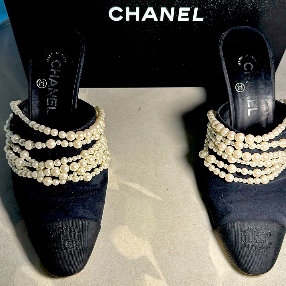 Rare Chanel Pearl Black Mules 39